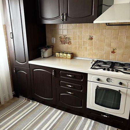 Lalelelor Apartment Suceava Exteriör bild