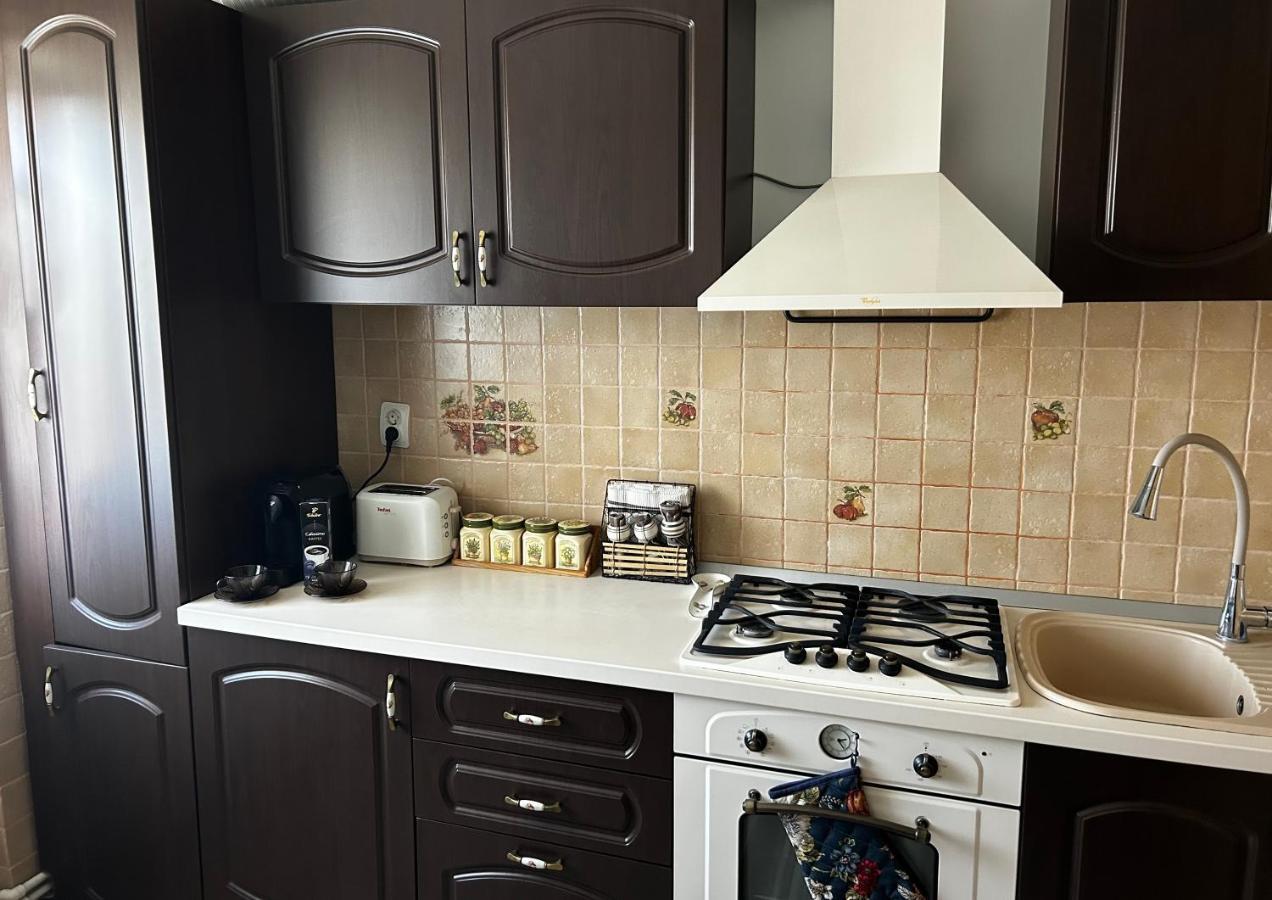 Lalelelor Apartment Suceava Exteriör bild